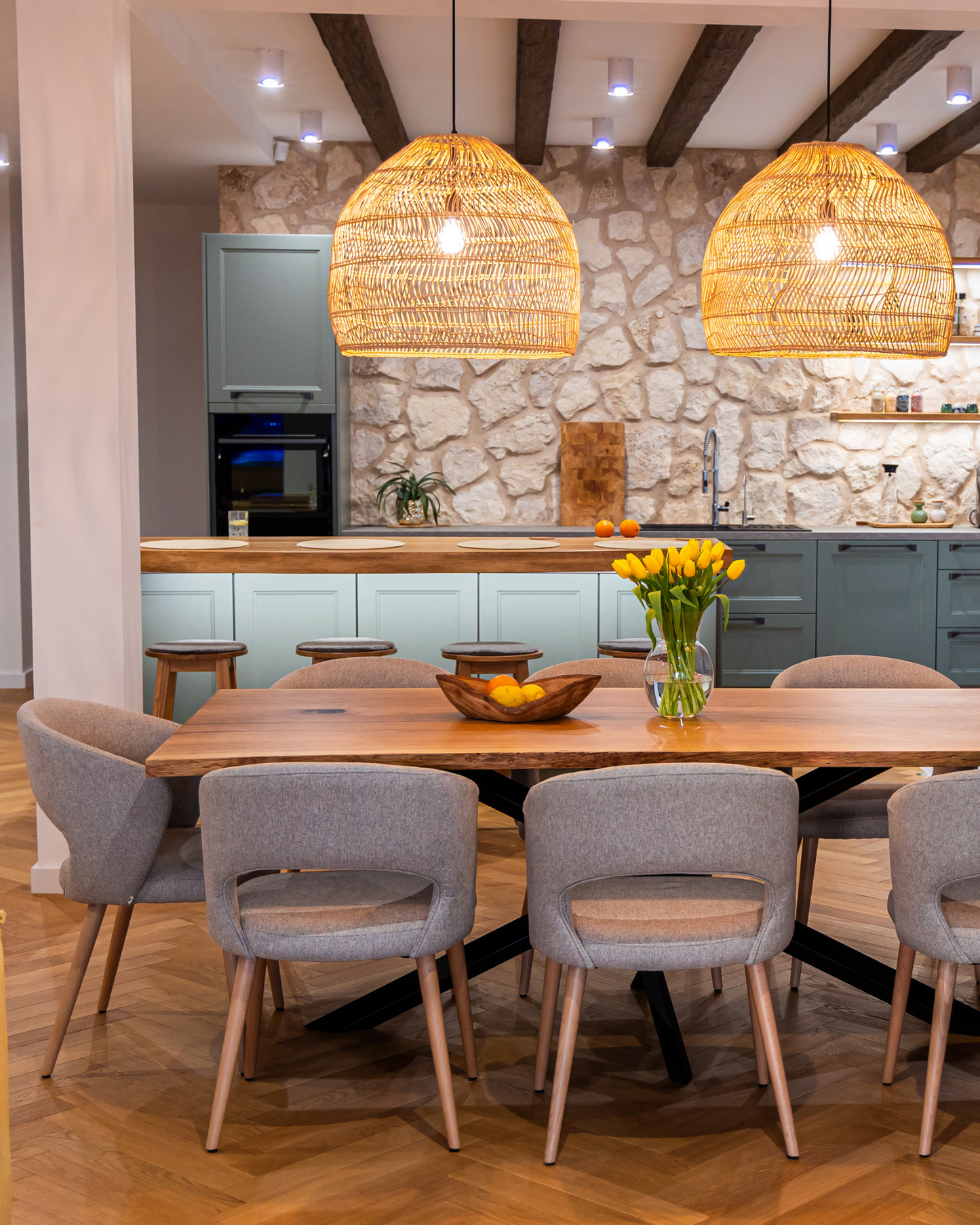 Masa de dining cu blat clasic din stejar