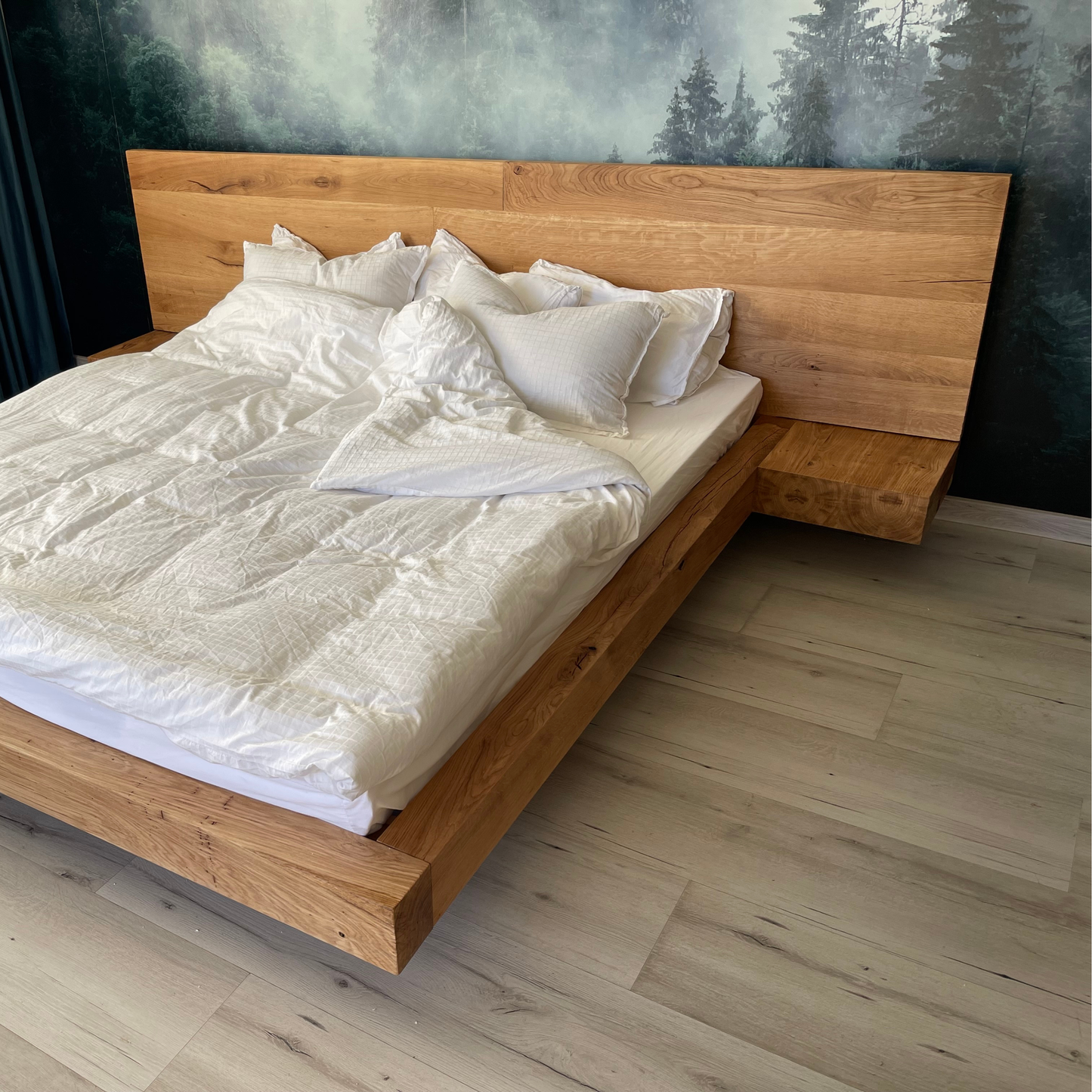 Floating Bed din stejar