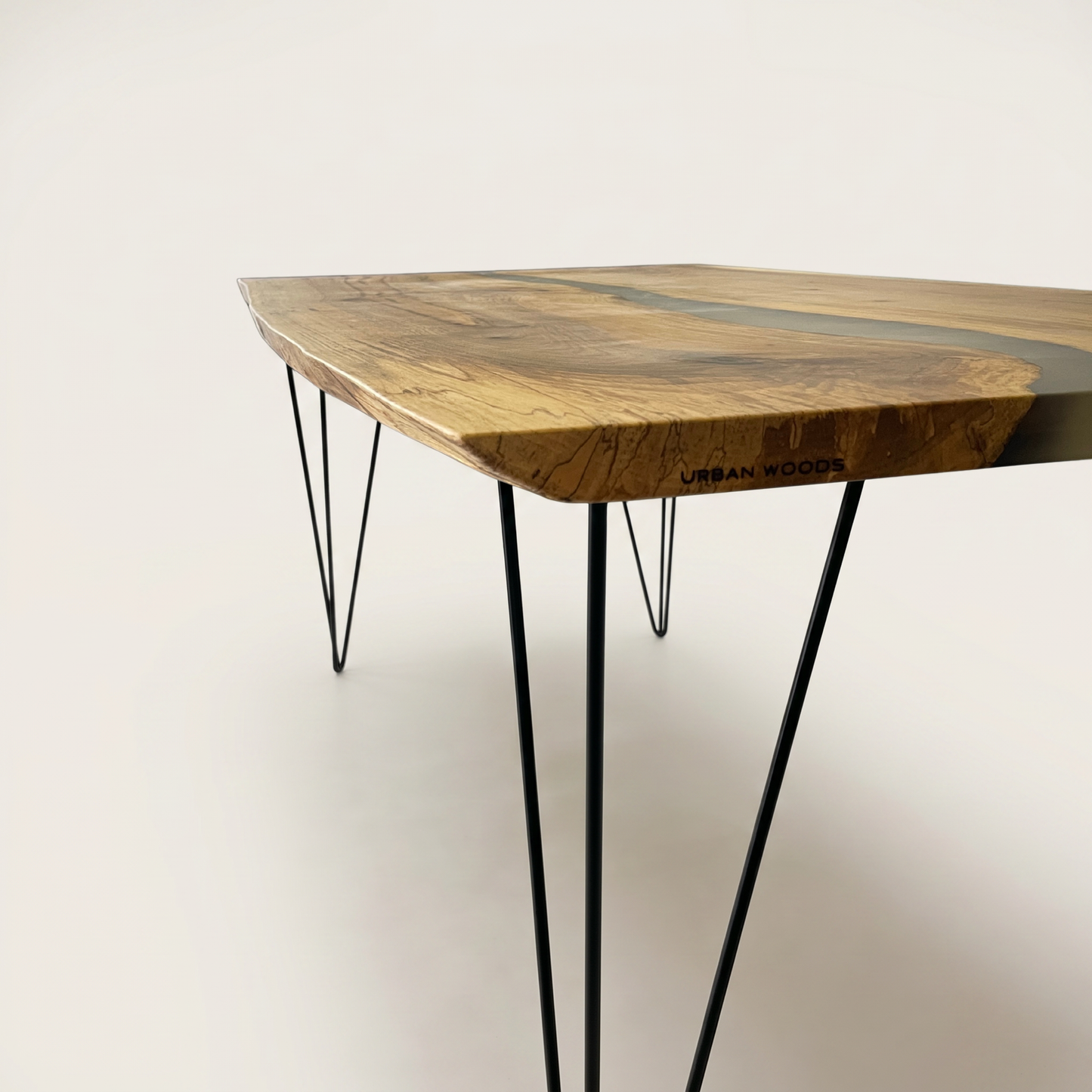 Masa de dining de nuc cu picioare Hairpin